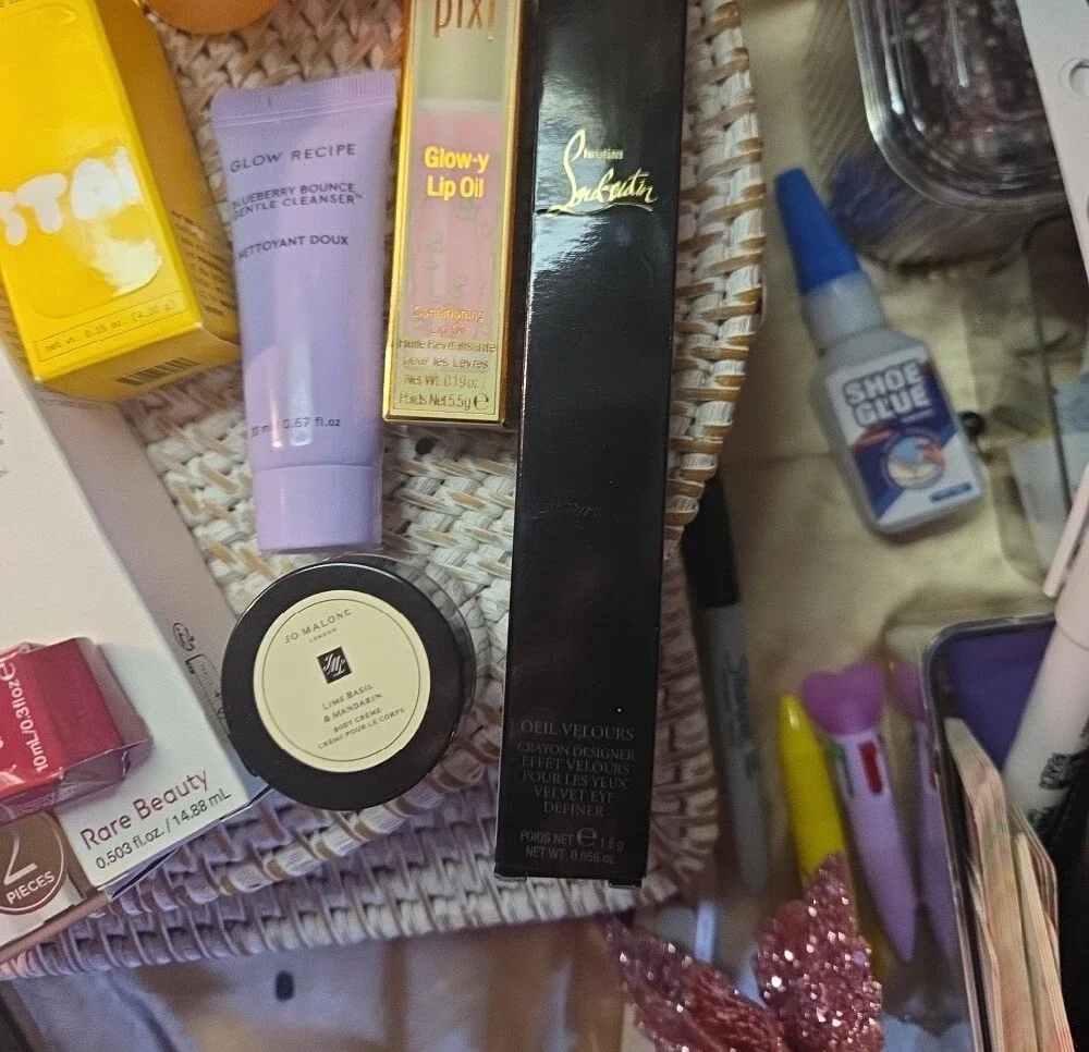 17 Beauty Set Rhode, Amika,Rare Beauty,kat V, Jo Malone,glow,kylie Louie Vutton